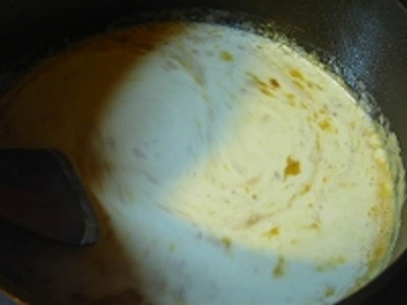 生クリームを入れる