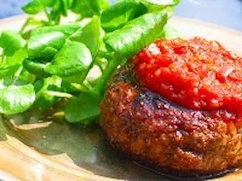 肉汁たっぷり！　愛情込めた手作りハンバーグ