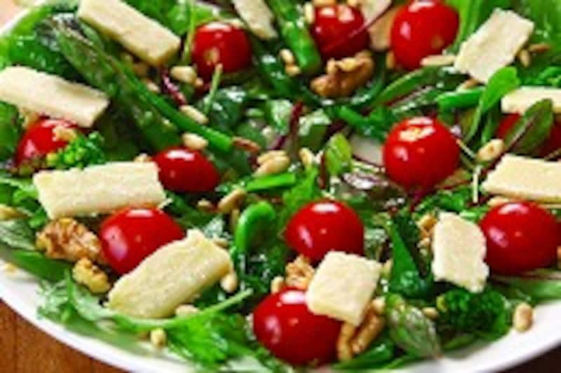 野菜と木の実のサラダ