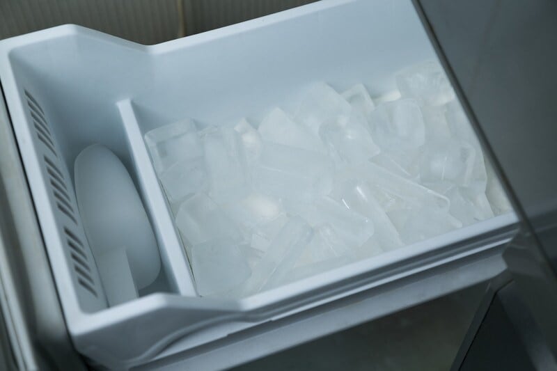 製氷機は掃除が必須！冷蔵庫の製氷機掃除は給水タンクに要注意