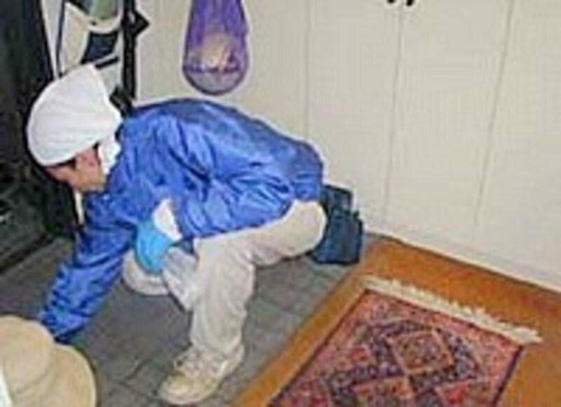 玄関をきれいに拭きあげます