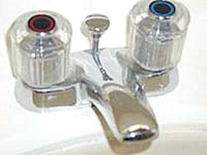 ぴかぴかの水洗金具