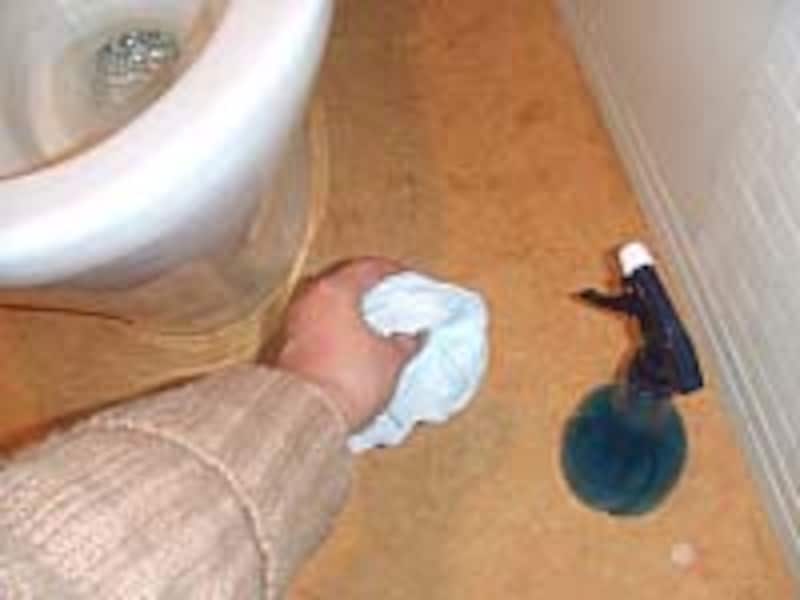 床も水とペーパーで