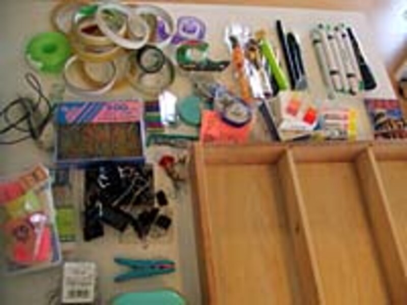 決めたスペースの中身をからっぽにします。中で移動させるのではなく、一度全部外に出して荷物の全体を把握することが大事なんです