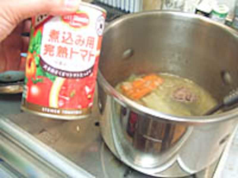 トマト缶ひとつで、見た目も味もまったく違う一皿に大変身