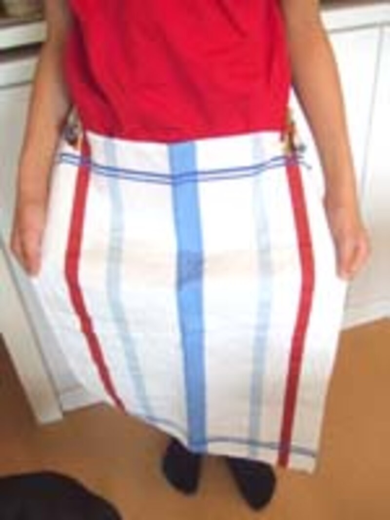 子供用にも気軽に使えるキッチンクロスエプロンです