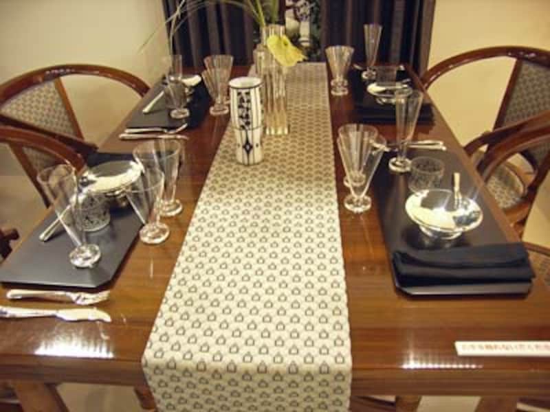 ホフマンスタイルのテーブル 