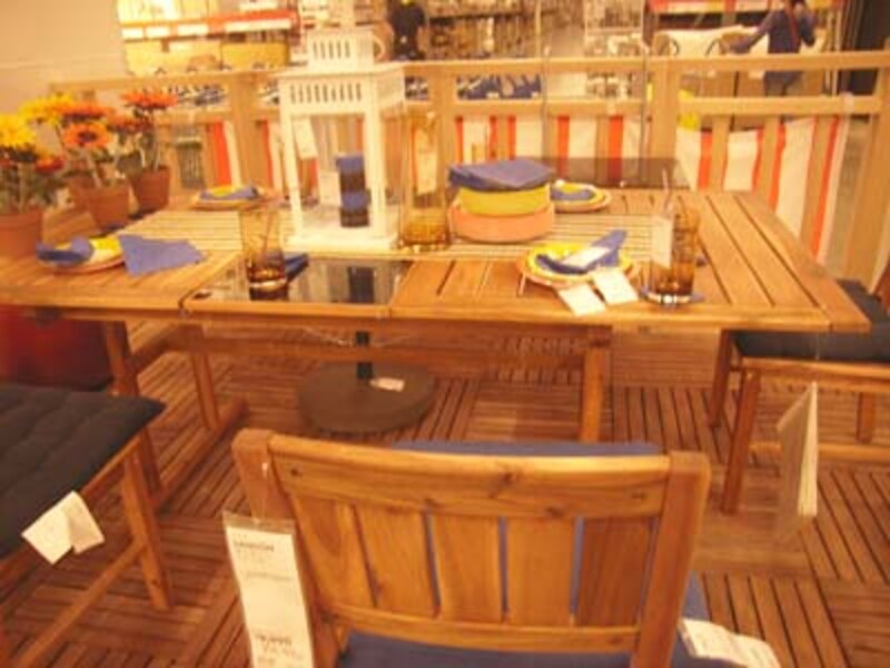  ウッディーなテーブル 