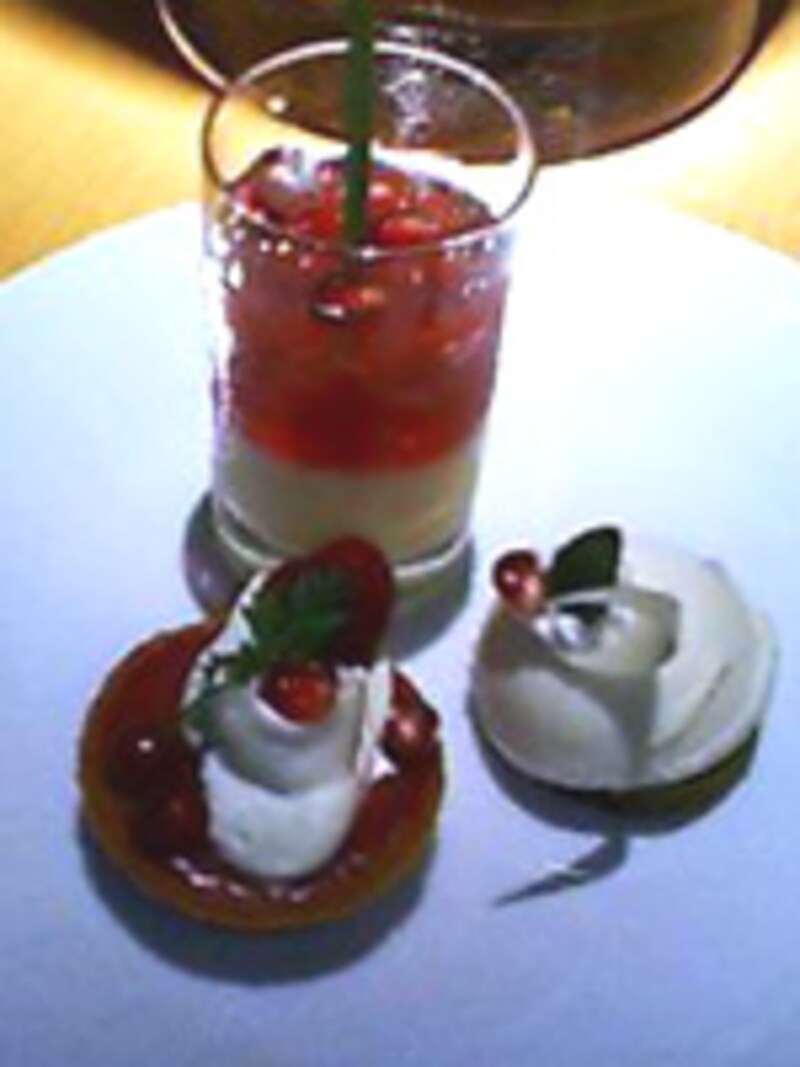 植竹隆政シェフによるザクロのデザート