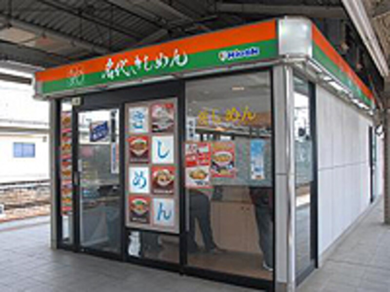 名古屋駅名物、きしめんスタンド