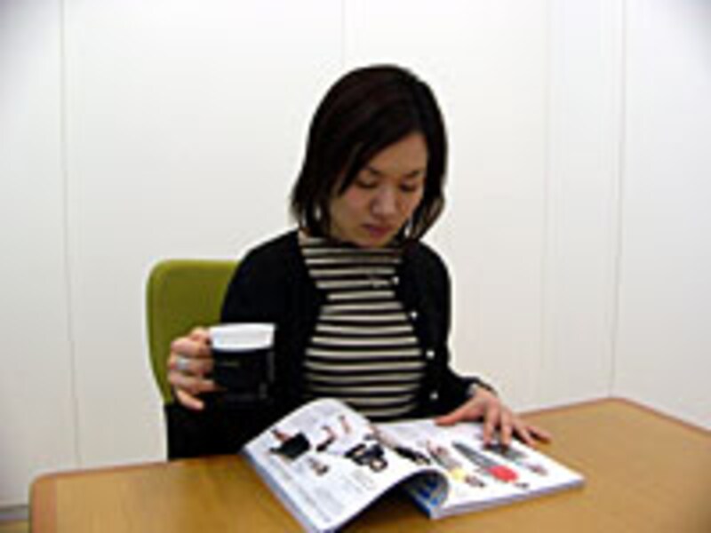 普通に雑誌を読んでいるところ