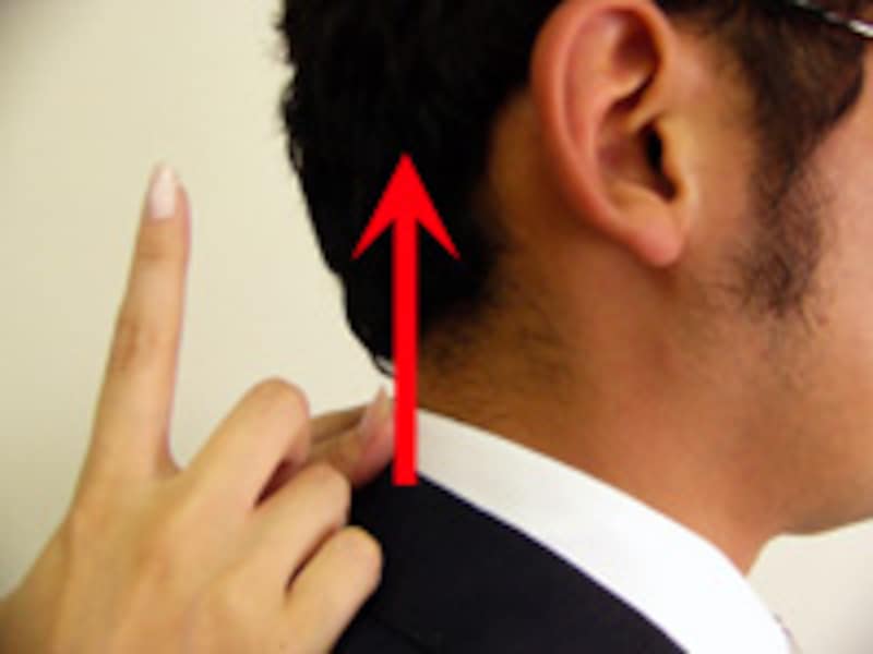 首の後ろの筋肉を引き上げましょう!
