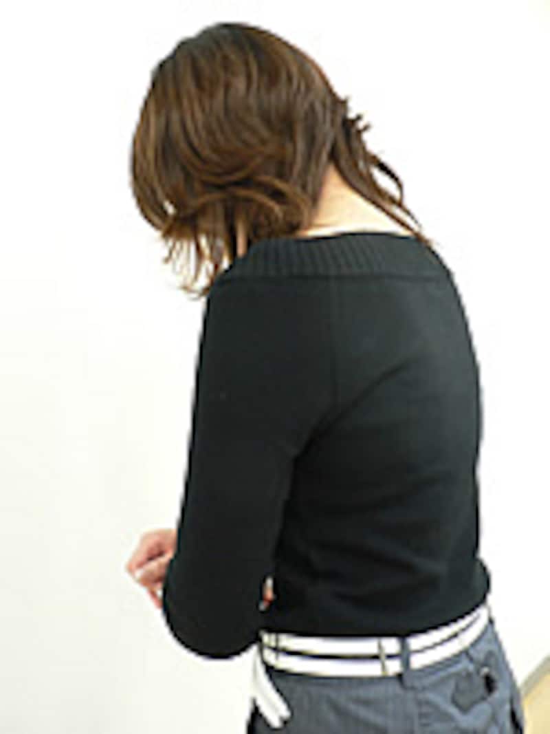 気を抜いている背中の表情