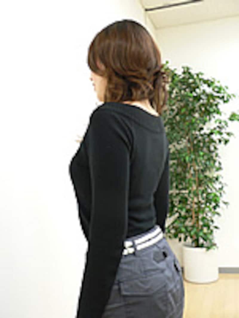 意識している背中の表情