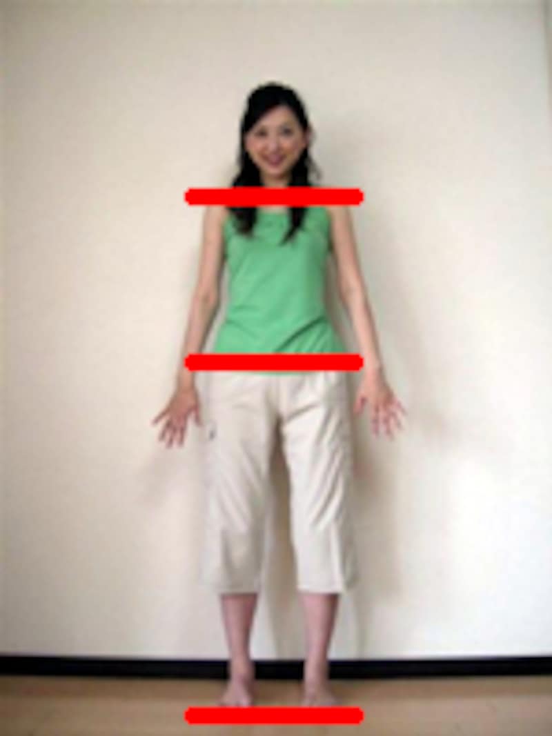 ステップ１：肩・骨盤が床と平行になるように意識して立ちましょう