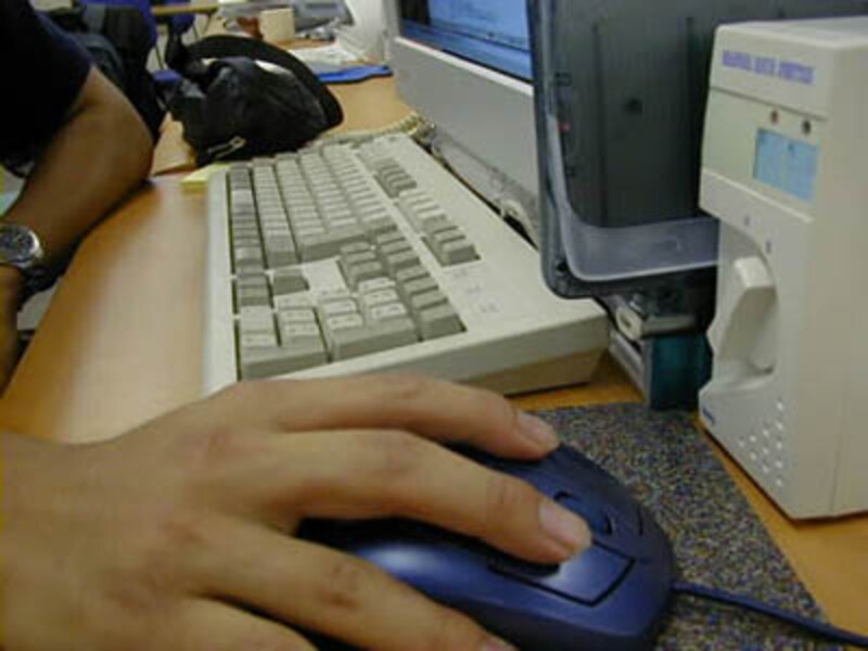 マウスをカチカチ