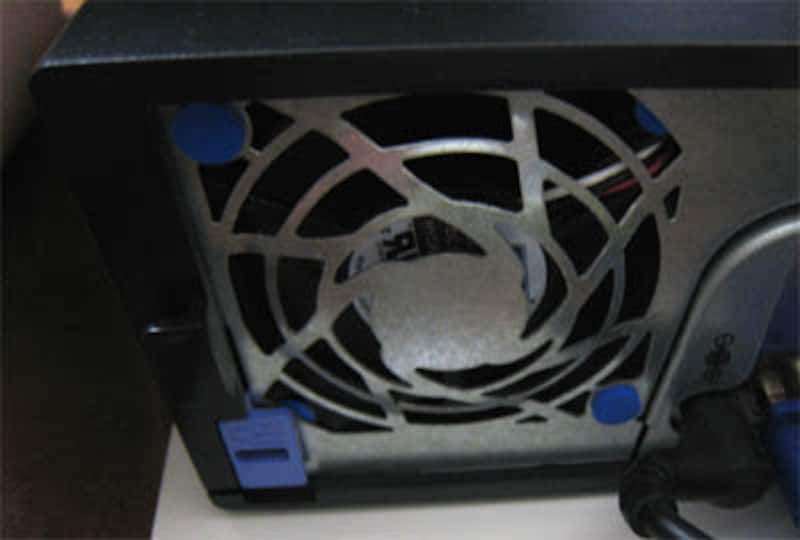 本体裏の冷却ファン