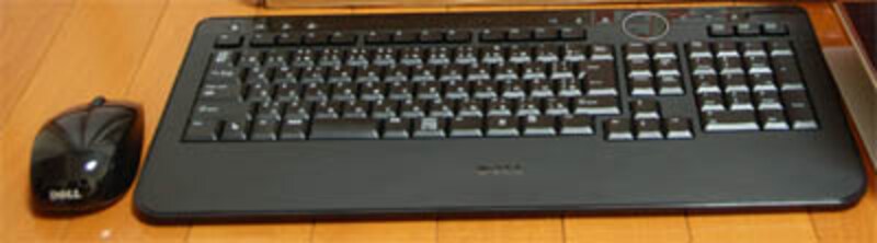 付属のキーボードとマウス