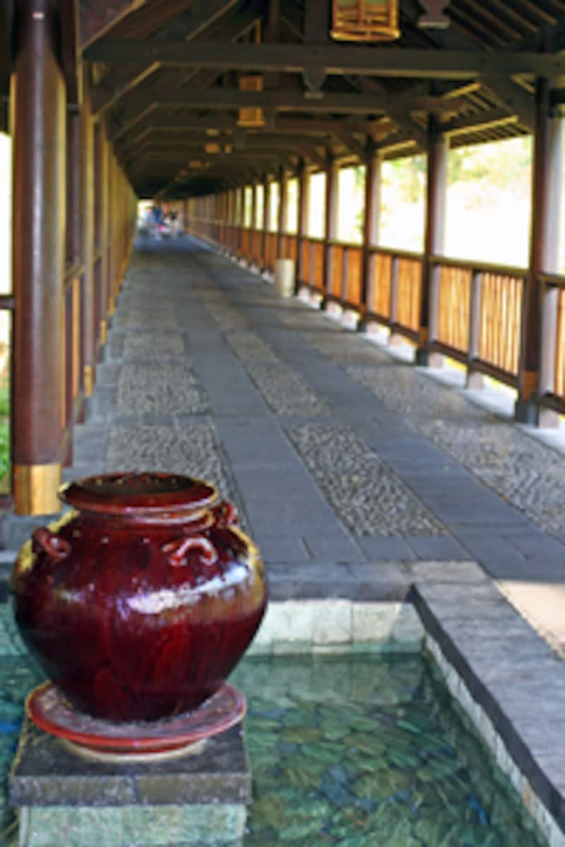 クラブメッドの回廊のような通路