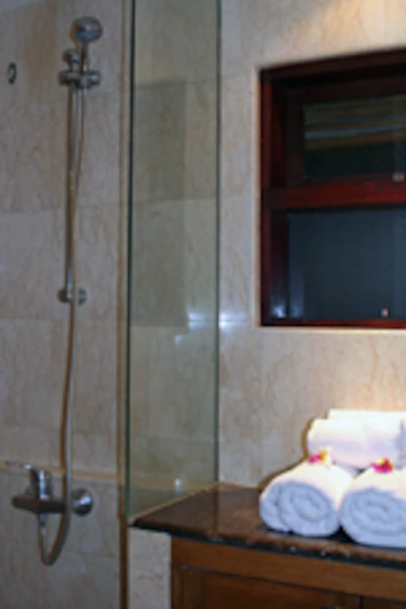 シャワーブース