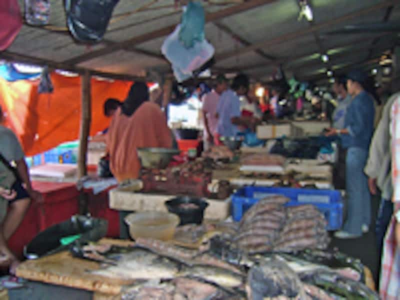 ジンバラン魚市場