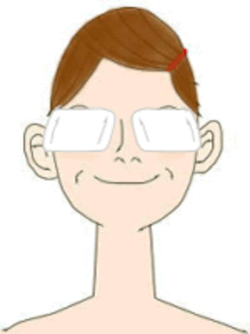 鼻。外側から内側、下から上へやさしくパッティングします。