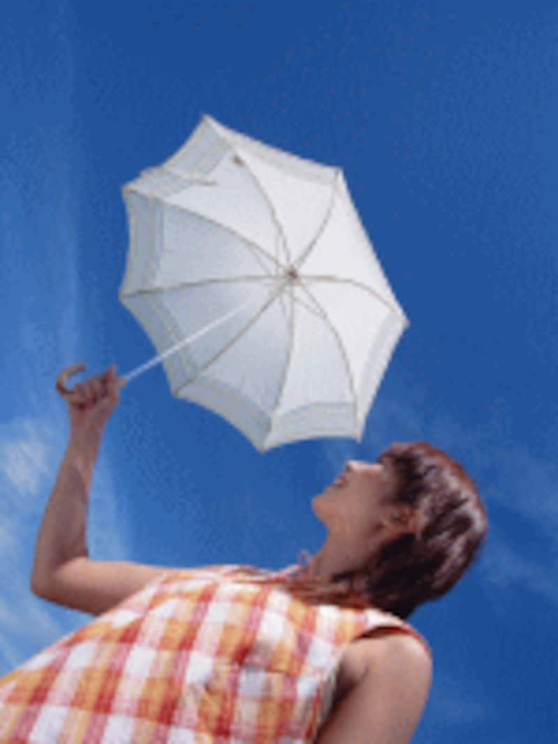 直接的な原因ではないとしても、肝斑（かんぱん）の発症に紫外線も関係していると考えられています。