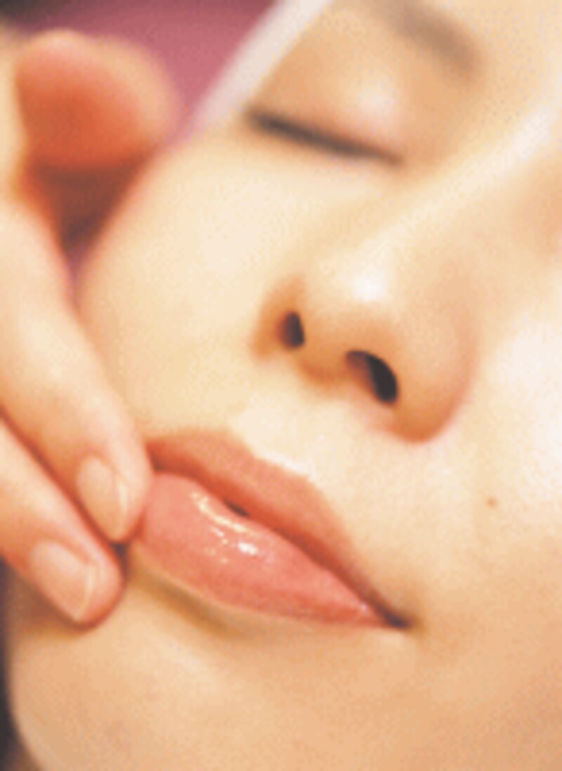 「ラボラトワール メディエコス社」のコスメを使ったトリートメント