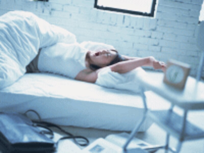 睡眠不足はにきびだけでなく肌のさまざまなトラブルを引き起こします。