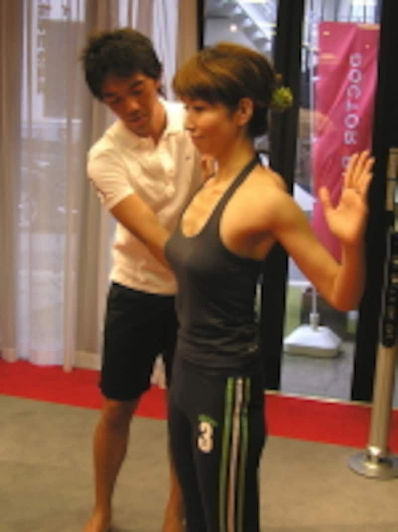 肩甲骨まわりを意識化！ ストレッチエクササイズ