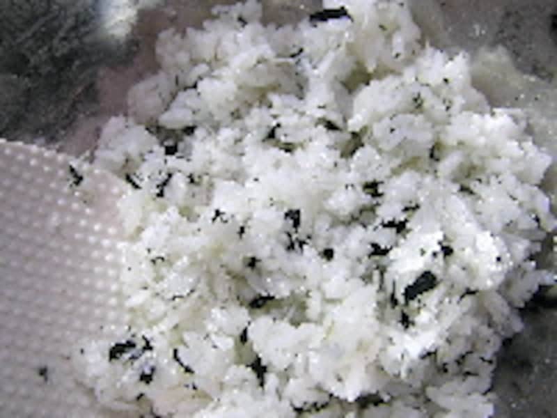 しらすわかめおにぎり