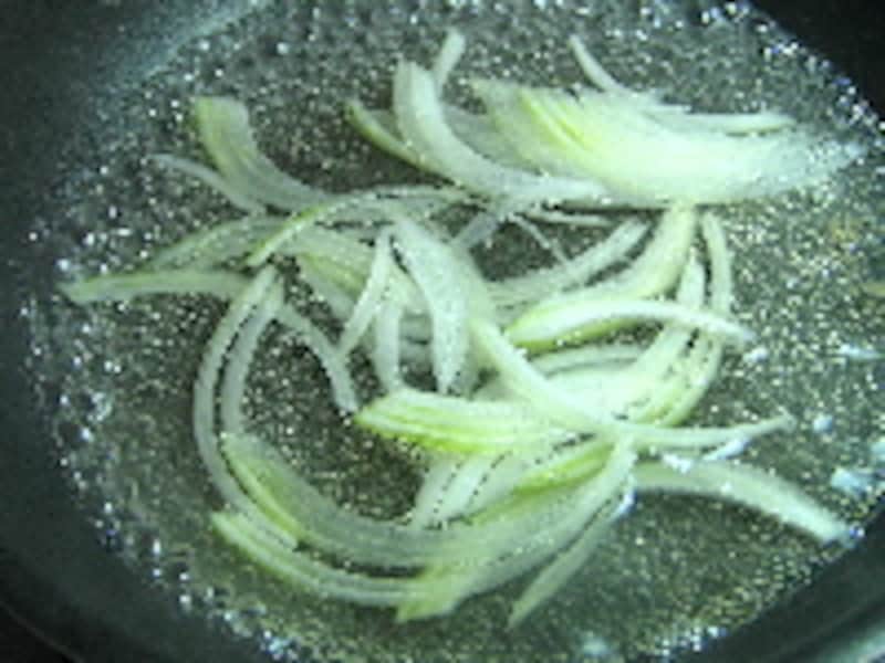 ハムカツ卵とじ