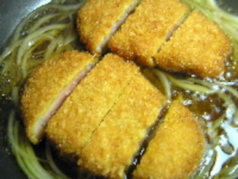 ハムカツ卵とじ