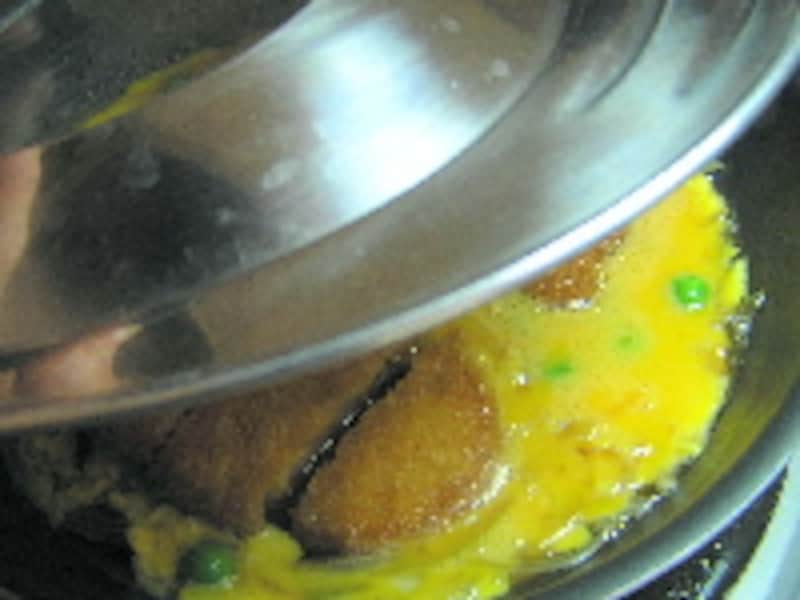 ハムカツ卵とじ