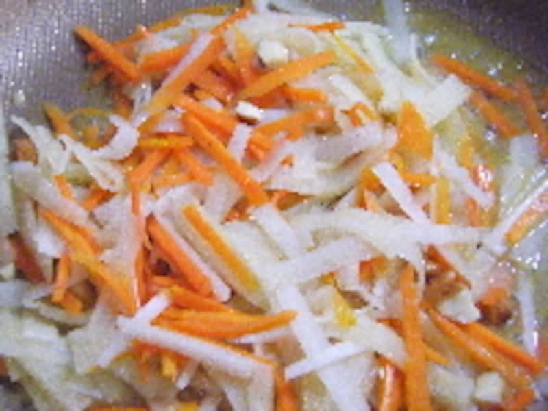 にんじんと大根の炒め物