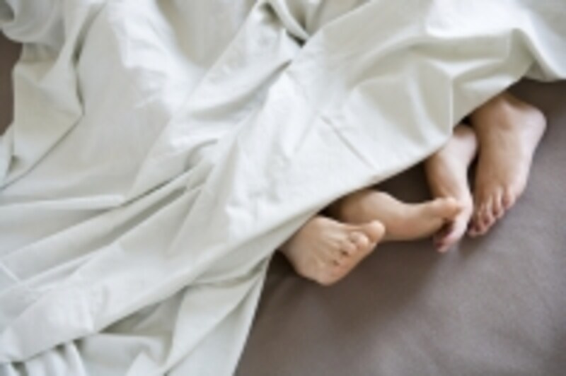 浮気相手とのセックスにおぼれる妻