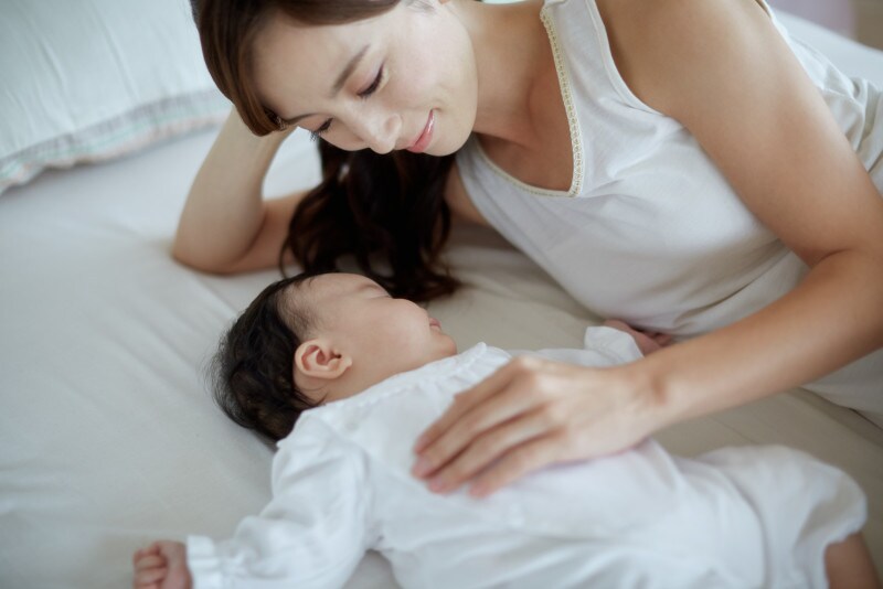 添い寝が夫婦別寝のきっかけに……?