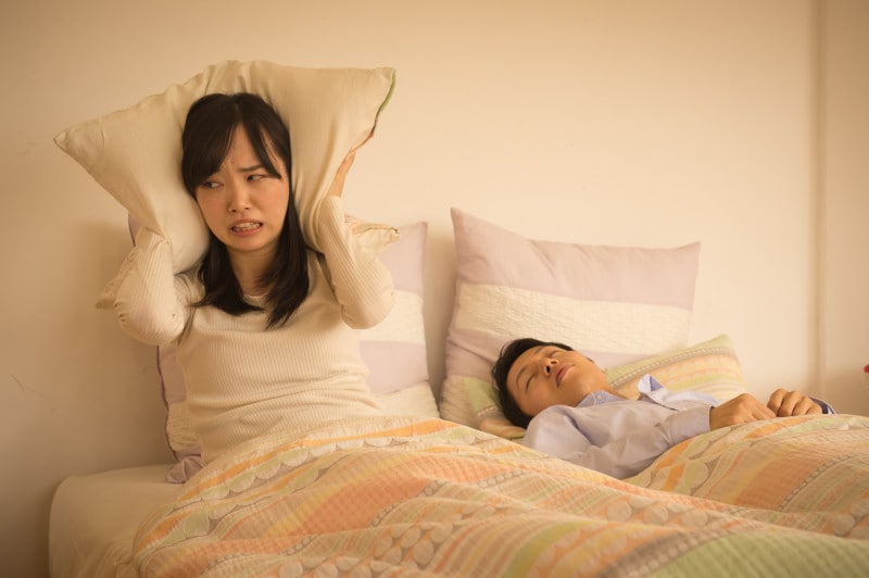 パートナーのいびきにも慣れる努力が必要!?