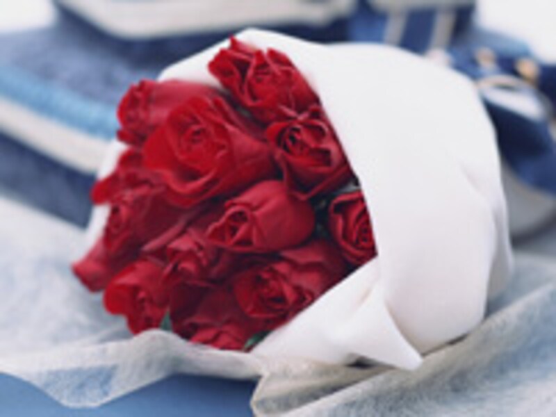 真紅のバラの花束