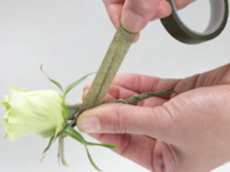 テーピングをする