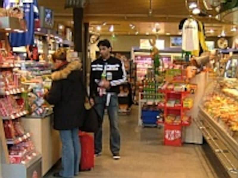 駅の食料品店