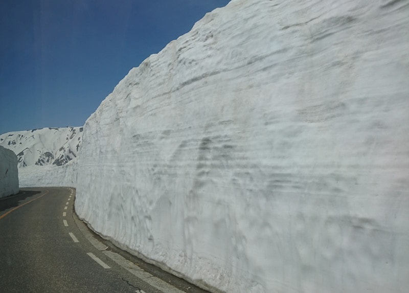 立山・雪の大谷（2）