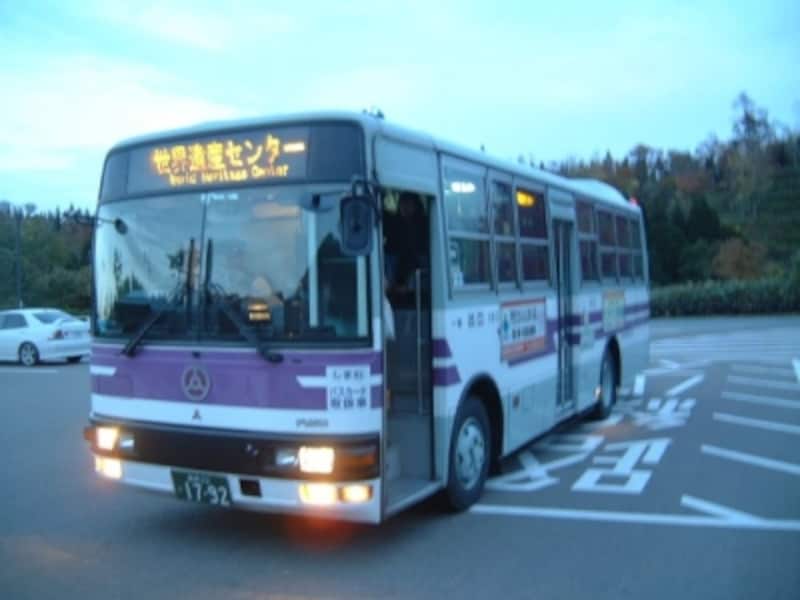 大田市駅と世界遺産センターを結ぶ石見交通バス