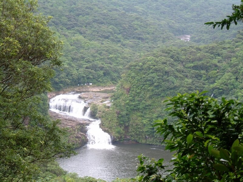 西表島：マリュドゥの滝とカンピレーの滝