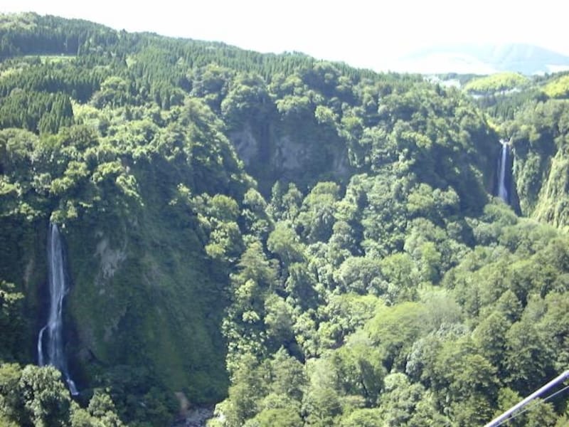 九重"夢"大吊橋から震動の滝を望む(2)