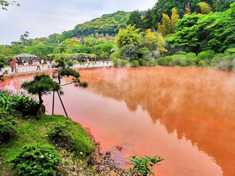 別府温泉「血の池地獄」