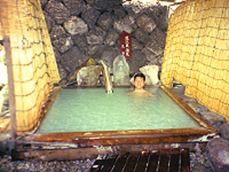 右浴室の露天風呂