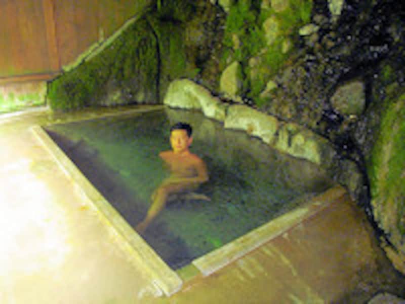 二岐温泉柏屋旅館自噴巌風呂2