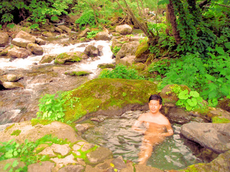 つげ義春ゆかりの川側の露天