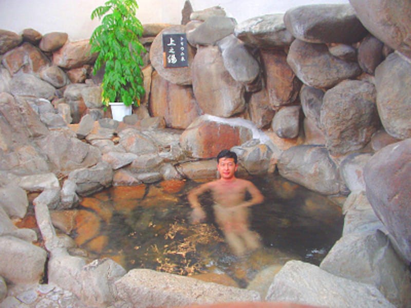 足元湧出温泉の巌窟の湯